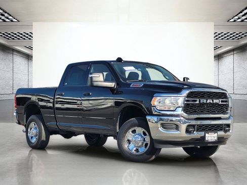 Used 2024 RAM 2500 Tradesman w/ Chrome Appearance Group AWD/4WD image 2