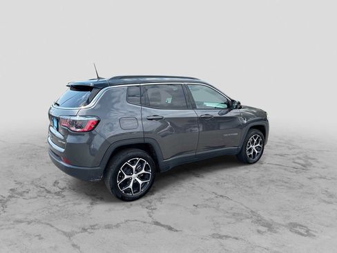Certified 2024 Jeep Compass Limited w/ Sun and Sound Group AWD/4WD image 8