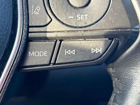 Used 2019 Toyota Camry SE FWD image 17
