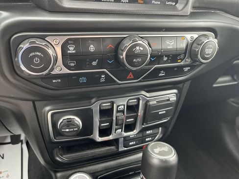 Used 2022 Jeep Wrangler Unlimited Sahara w/ Cold Weather Group AWD/4WD image 19