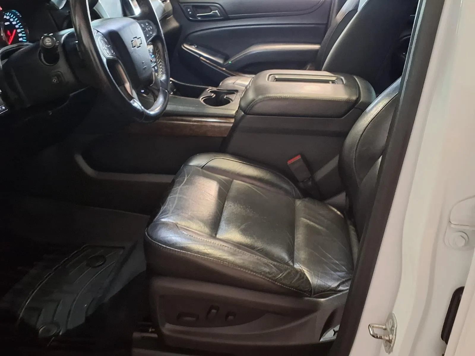 Used 2018 Chevrolet Suburban LT AWD/4WD image 18
