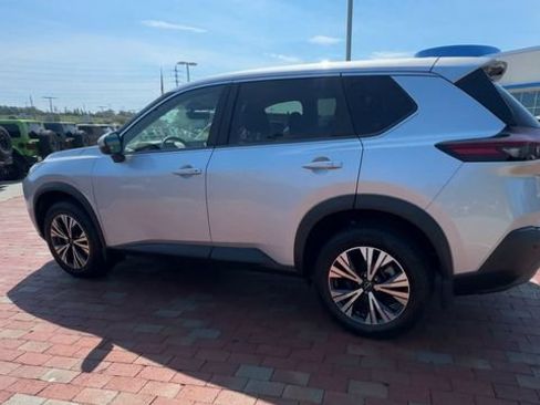 Used 2023 Nissan Rogue SV FWD image 8