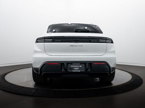 Certified 2025 Porsche Macan 4S Electric AWD/4WD image 6