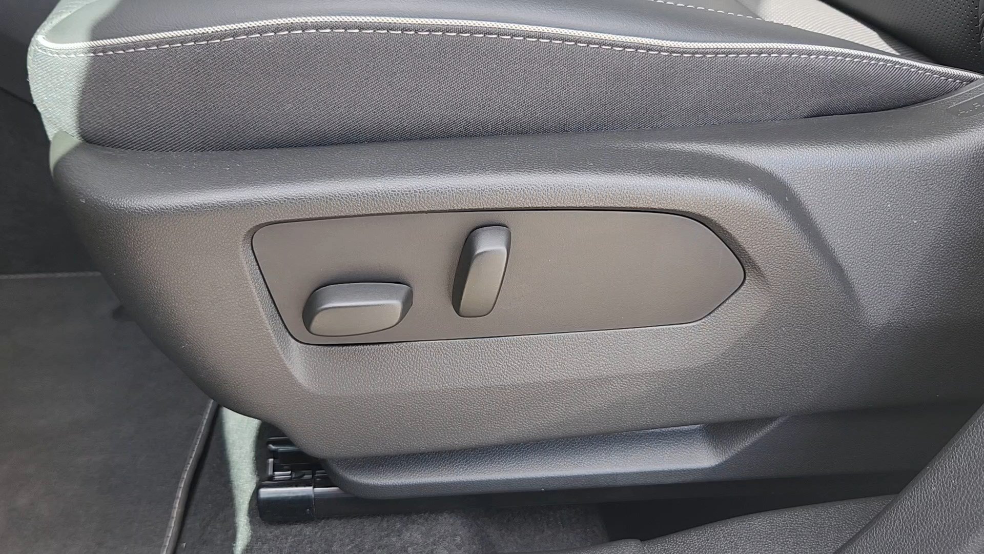 Used 2022 Buick Envision Essence w/ Safety Package AWD/4WD image 9