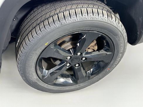 Used 2023 Jeep Grand Cherokee Limited w/ Black Appearance Package image 31