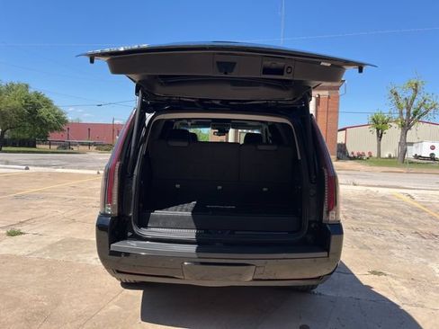 Used 2020 Cadillac Escalade Luxury AWD/4WD image 6
