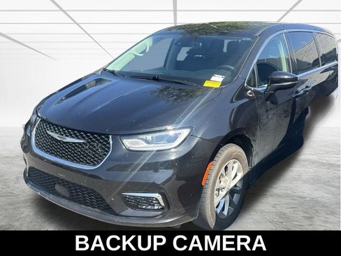 Used 2023 Chrysler Pacifica Touring-L AWD/4WD image 6