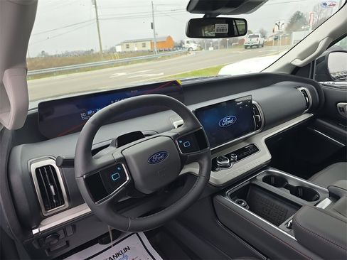 New 2025 Ford Expedition Active image 11