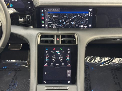 Used 2020 Porsche Taycan image 25