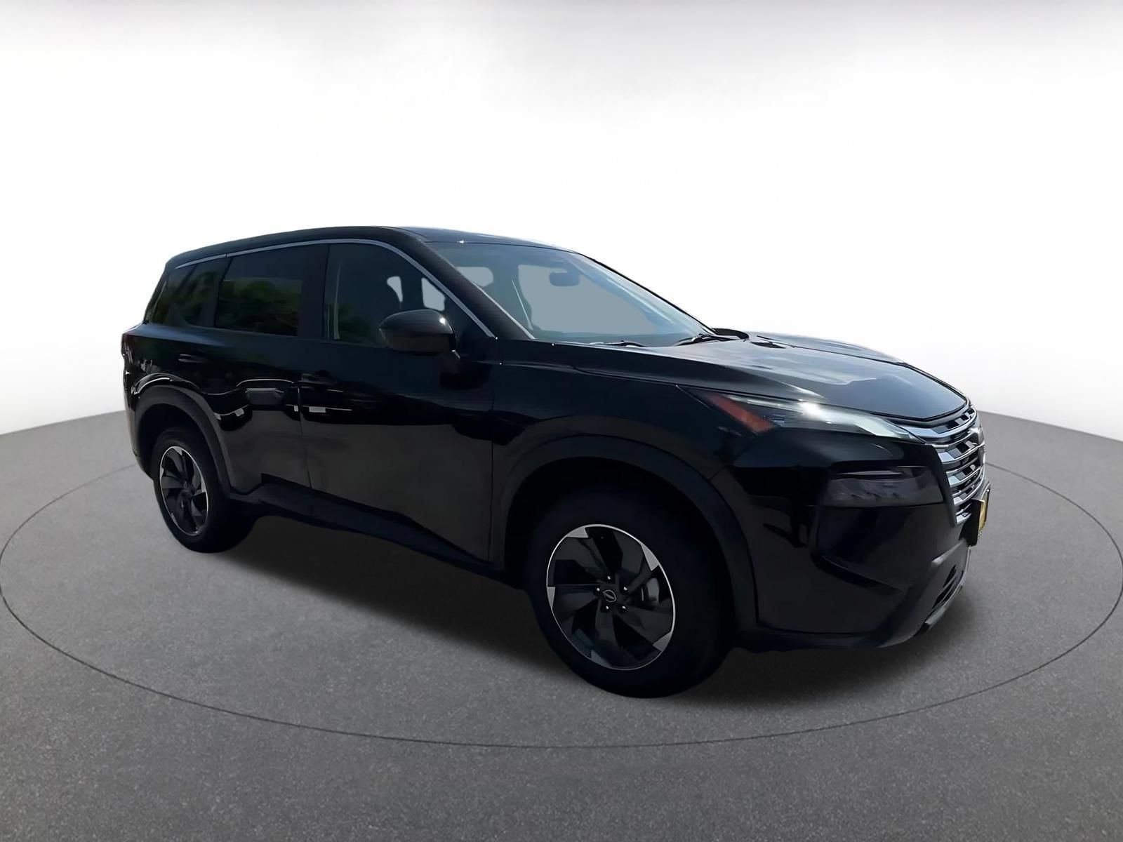 Used 2025 Nissan Rogue SV AWD/4WD image 2
