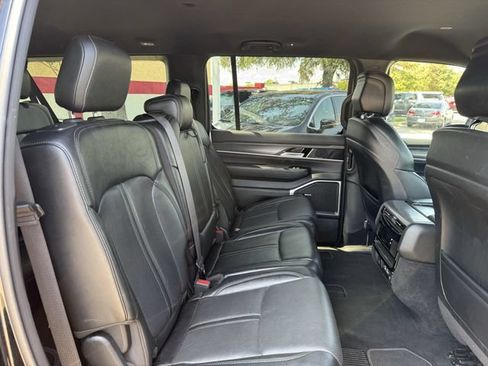 Used 2024 Jeep Wagoneer L Series II RWD image 31