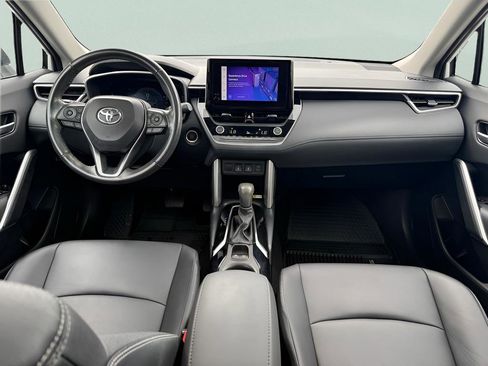 Used 2023 Toyota Corolla Cross XLE w/ Convenience Package image 14