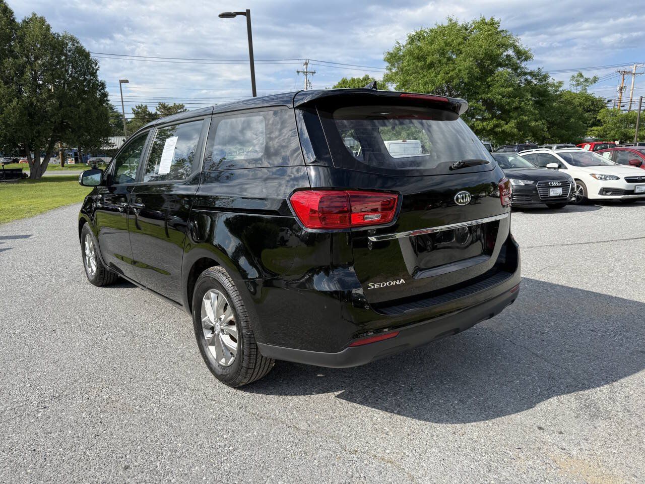 Used 2019 Kia Sedona L FWD image 3