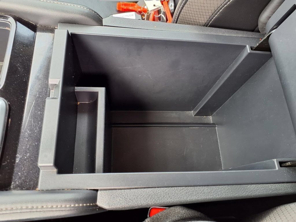 Used 2025 Nissan Pathfinder SL FWD image 14