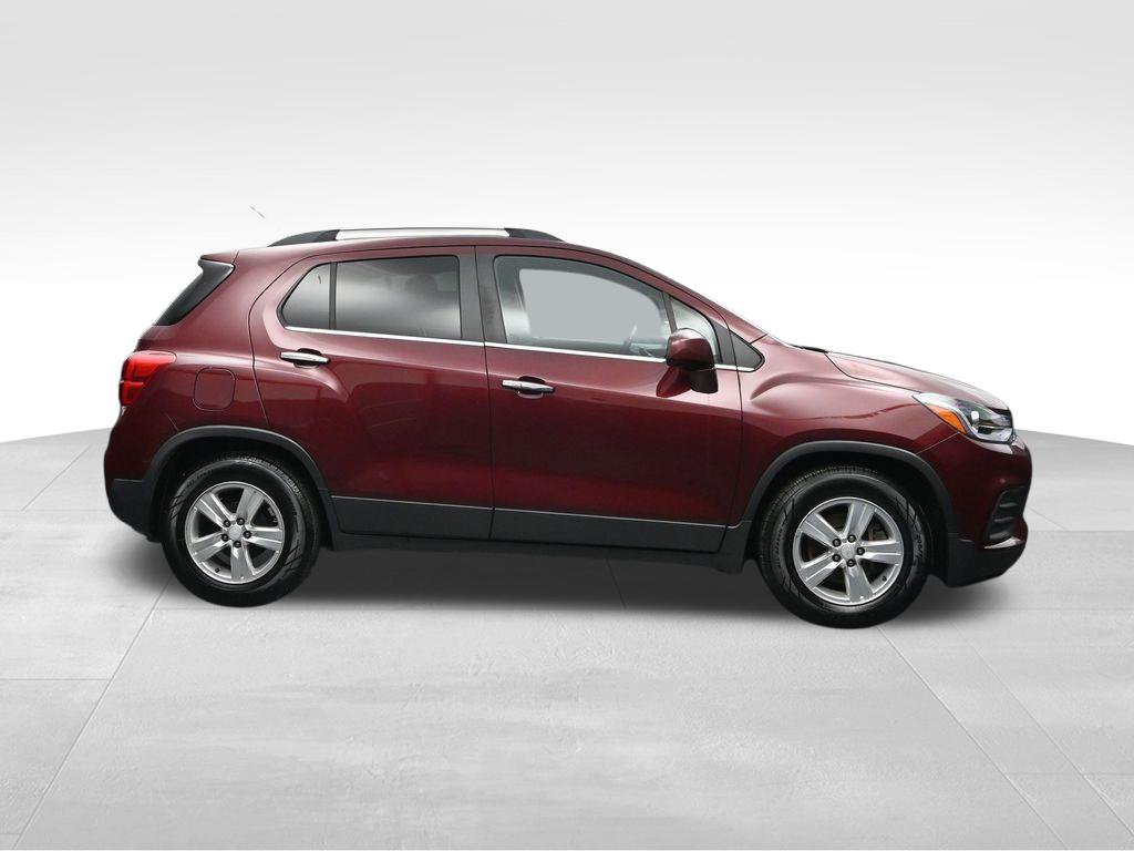 Used 2017 Chevrolet Trax LT w/ Sun & Sound Package FWD image 6