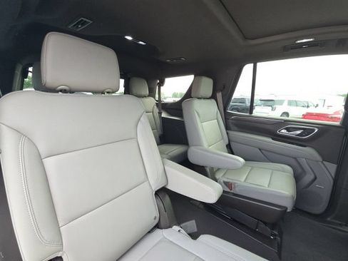 Used 2023 Chevrolet Tahoe Z71 w/ Z71 Off-Road Package AWD/4WD image 17