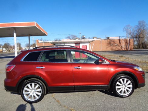 Used 2010 MAZDA CX-9 Grand Touring w/ Moonroof & Bose Audio Pkg image 4