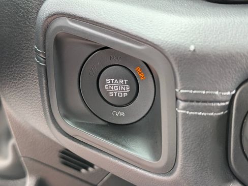 Used 2025 Jeep Wrangler Unlimited Rubicon w/ Convenience Group AWD/4WD image 28