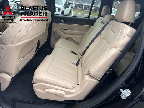 Used 2023 Jeep Grand Cherokee L Limited w/ Black Appearance Package AWD/4WD image 36