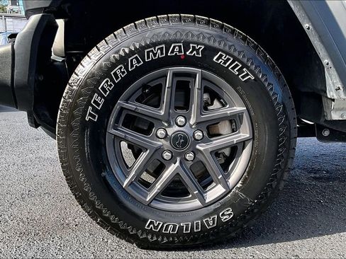 Used 2024 Jeep Wrangler Sport S image 32