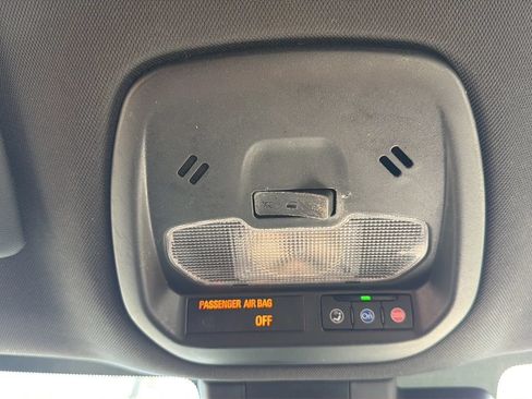 Used 2025 Chevrolet Trax RS FWD image 21