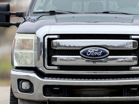 Used 2011 Ford F250 Lariat w/ Lariat Interior Pkg image 11