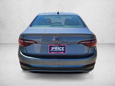 Used 2024 Volkswagen Jetta SE FWD image 7