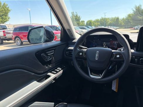 New 2026 Lincoln Aviator AWD w/ Jet Appearance Package image 17
