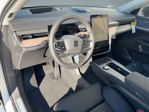 New 2025 Volvo EX90 Plus image 4