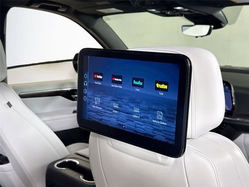 Used 2025 Chevrolet Suburban Premier image 34