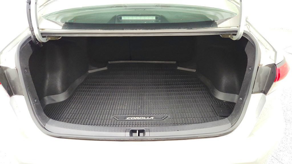 Used 2020 Toyota Corolla SE FWD image 19
