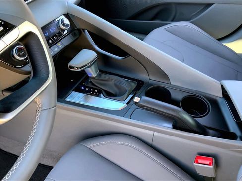 Used 2025 Hyundai Elantra Sport image 17