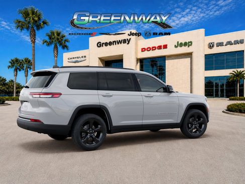 New 2026 Jeep Grand Cherokee L Limited w/ Limited Altitude Package RWD image 4