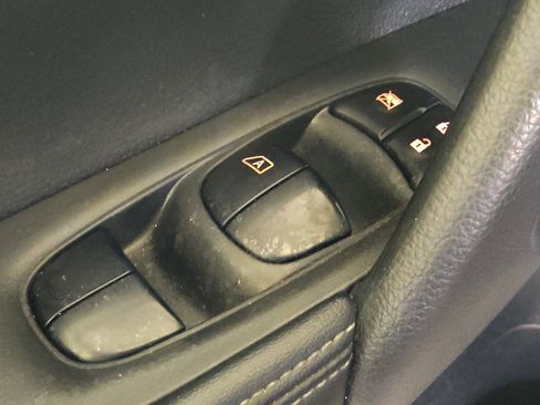 Used 2020 Nissan Rogue SV FWD image 27