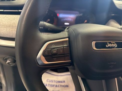 Used 2024 Jeep Compass Latitude image 29