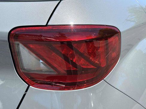 Used 2022 Hyundai Venue Limited FWD image 11
