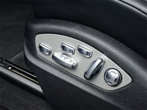 Used 2025 Porsche Macan image 17