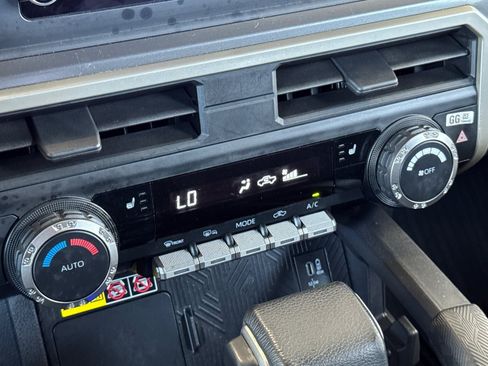 Certified 2024 Toyota Tacoma SR5 AWD/4WD image 18