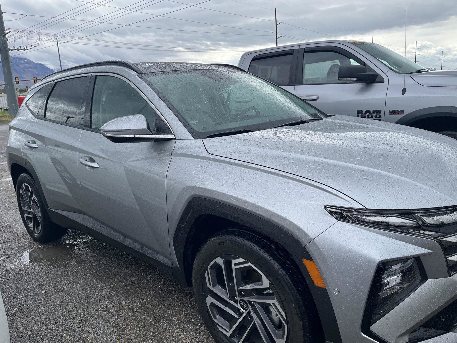 Used 2025 Hyundai Tucson Limited AWD/4WD image 3