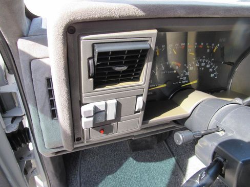 Used 1993 Chevrolet Silverado 3500 2WD Crew Cab image 42