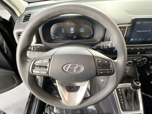 Used 2023 Hyundai Venue SE image 11