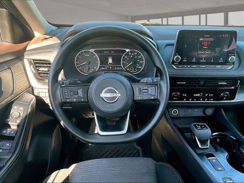 Used 2022 Nissan Rogue SV FWD image 8