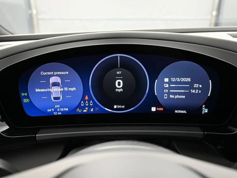 Certified 2025 Porsche Macan Electric RWD image 19
