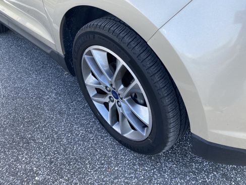 Used 2018 Ford Edge Titanium w/ Ford Safe & Smart Package FWD image 16