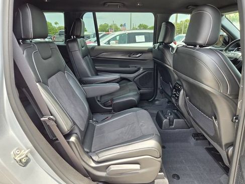 Used 2023 Jeep Grand Cherokee L Laredo RWD image 19
