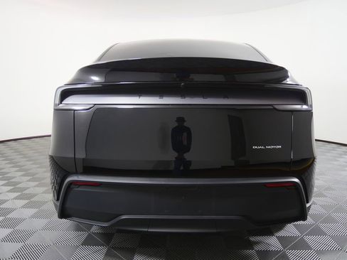 Used 2026 Tesla Model Y AWD image 4