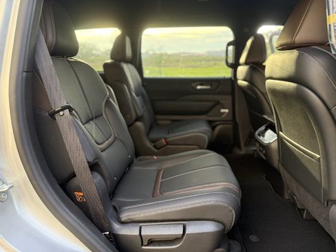 New 2026 Nissan Armada SL w/ Captain's Chari Seat Package AWD/4WD image 24