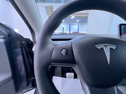 Used 2022 Tesla Model Y Performance AWD/4WD image 17