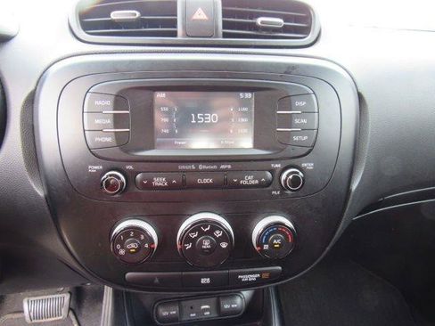 Used 2016 Kia Soul + image 19