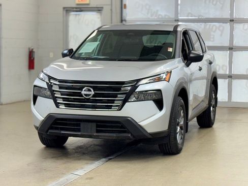 Certified 2025 Nissan Rogue S AWD/4WD image 3